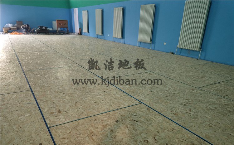 北京宏偉順通羽毛球館木地板——?jiǎng)P潔運(yùn)動(dòng)木地板