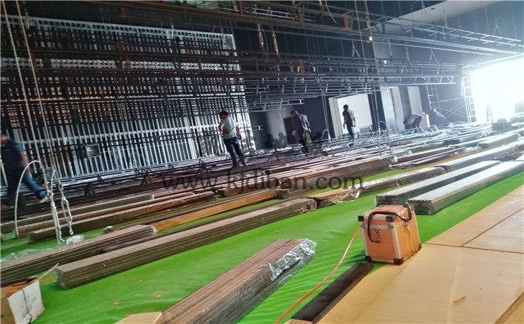 四川省樂山市沙灣區(qū)銅河廣場劇院舞臺實木運動地板案例—凱潔實木運動地板廠家